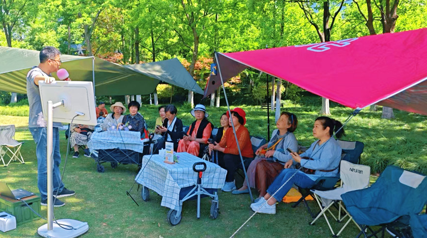 拱墅区“人工智能+银发乐龄”项目，助力老年人拥抱智慧生活